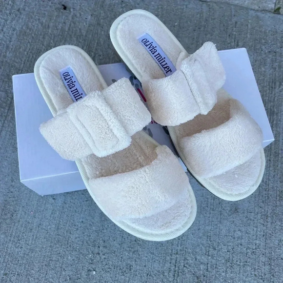 Olivia Miller Off White Beige Ivory Buckle Two Strap Slipper Sandals Size 7 NEW - Picture 2 of 6